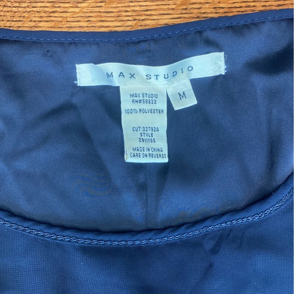 Max Studio. Navy. Size medium. Polyester. Long sleeves. - Picture 4 of 5